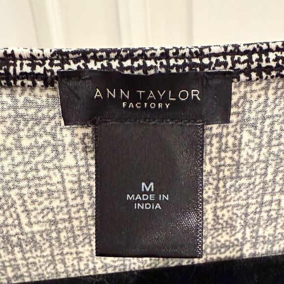 Ann Taylor Black and White Textured Print Blouse - Picture 2 of 3
